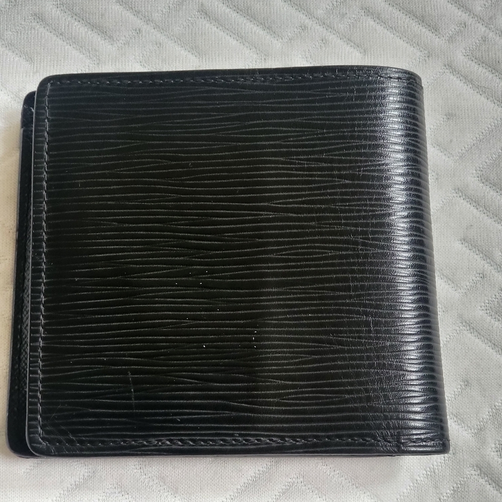 Louis Vuitton Epi Leather Bifold Wallet.. Authentic!! - Picture 2 of 13